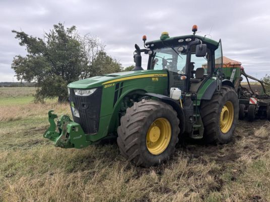 John Deere 8320 R