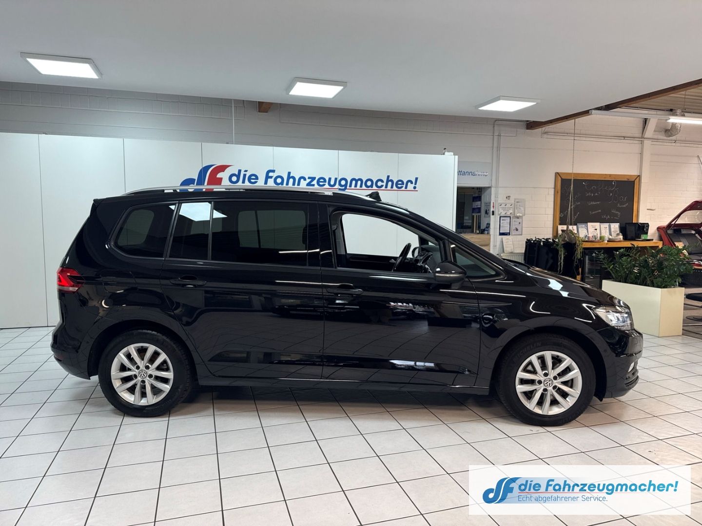 Fahrzeugabbildung Volkswagen Touran Comfortline TDi  DSGPano LED Navi Massage