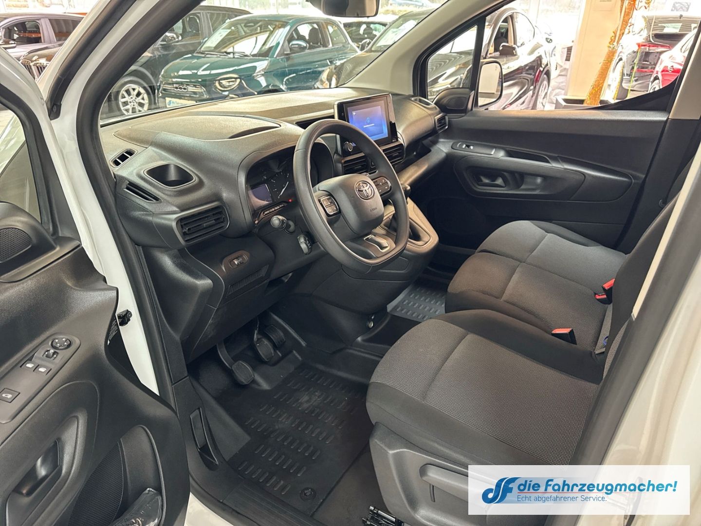 Fahrzeugabbildung Toyota Proace City L1 Meister Navi Apple CarPlay Androi