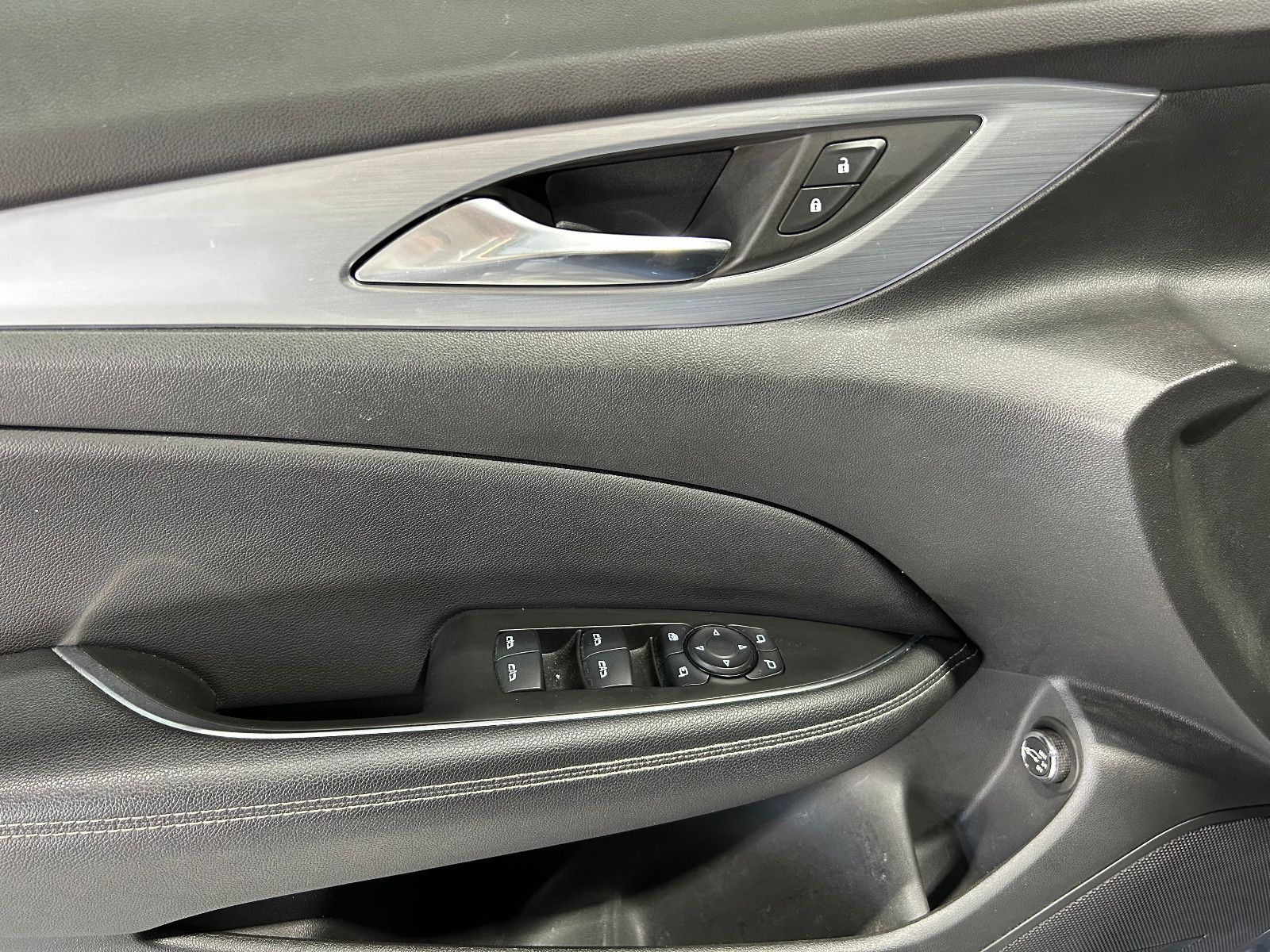 Fahrzeugabbildung Opel Insignia B Sports Tourer Ultimate/8-FACH/APPLE/
