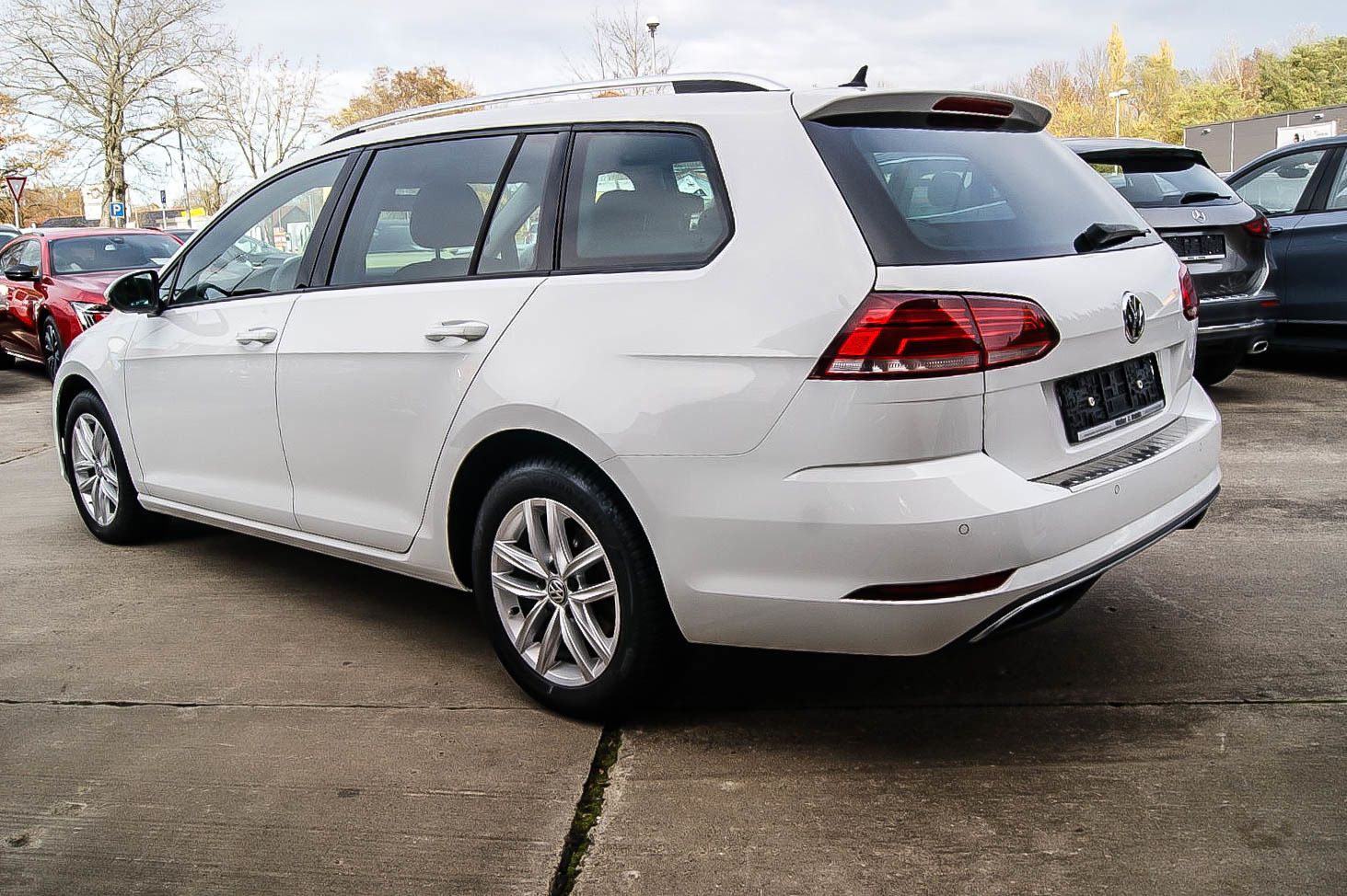 Fahrzeugabbildung Volkswagen Golf VII Variant 1.0TSI SOUND NAVIGATION ACC App