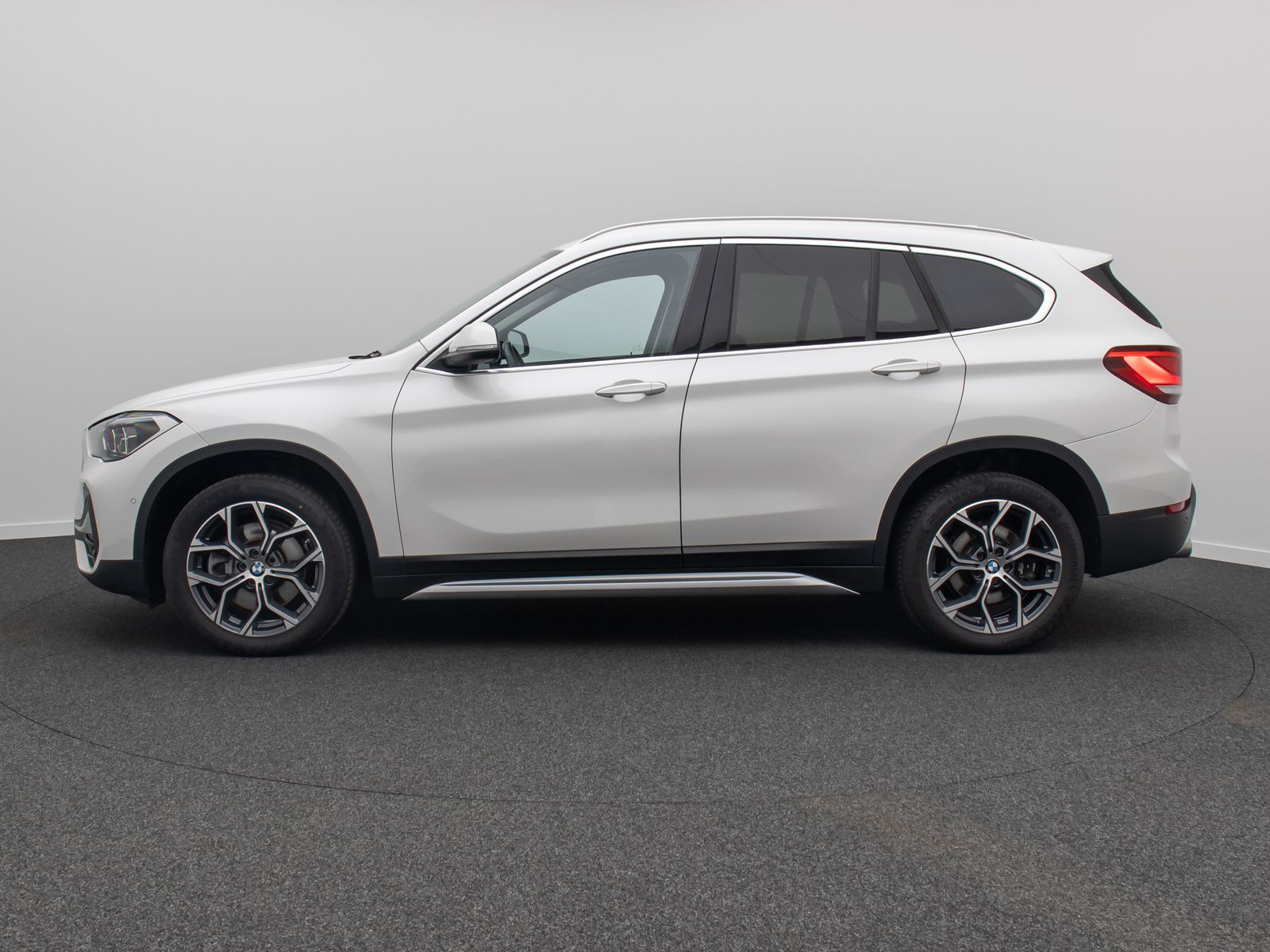 Fahrzeugabbildung BMW X1 sD20d xLine Navi+HUD Kamera DAB AHK Sportsitz