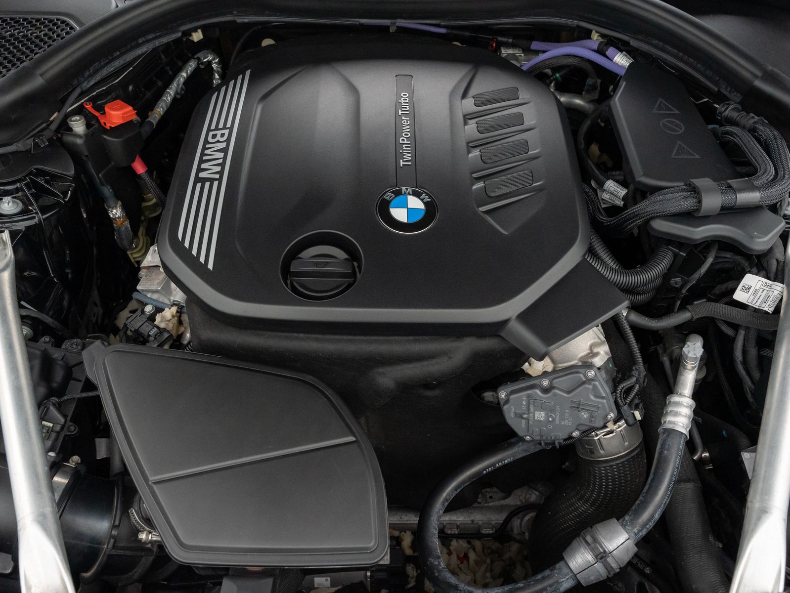 Fahrzeugabbildung BMW 520d Panorama 360° HUD DAB Komfort Alarm AHK LED