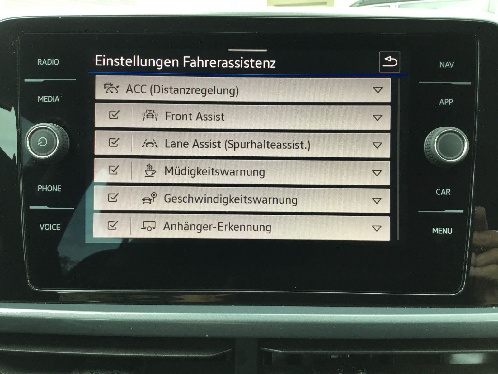 Fahrzeugabbildung Volkswagen T-Roc 1.5 TSI DSG Style+AHK+MatrixLED+ACC+Pano