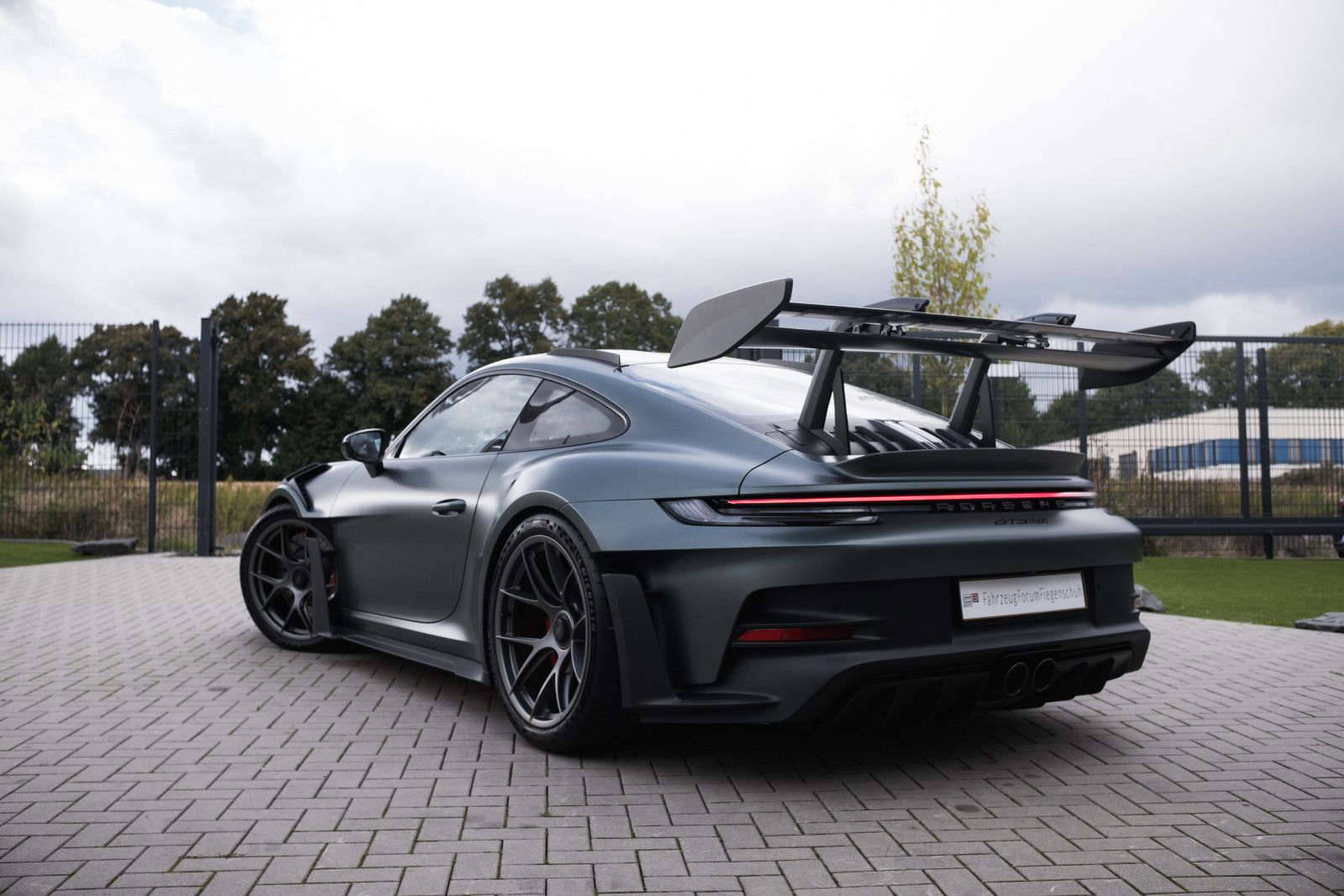 Fahrzeugabbildung Porsche 992 GT3 RS-Weissach-Lift - PTS malachitgrün-LED