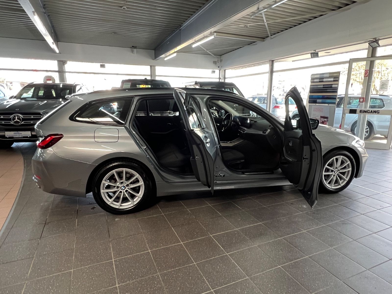 BMW 318 d Touring Driving Assistant+Curved+FACE foto 10