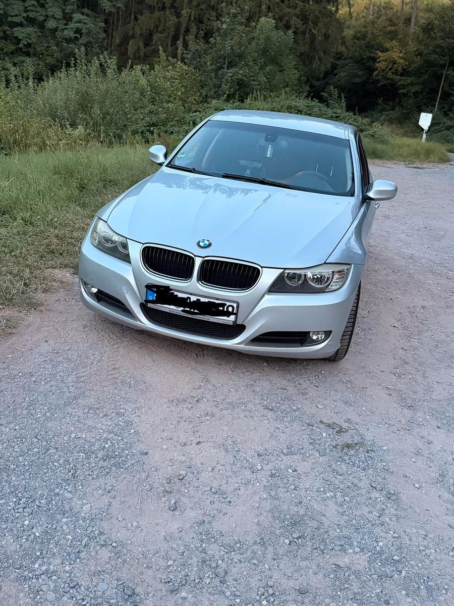BMW 320 2009 — photo 6