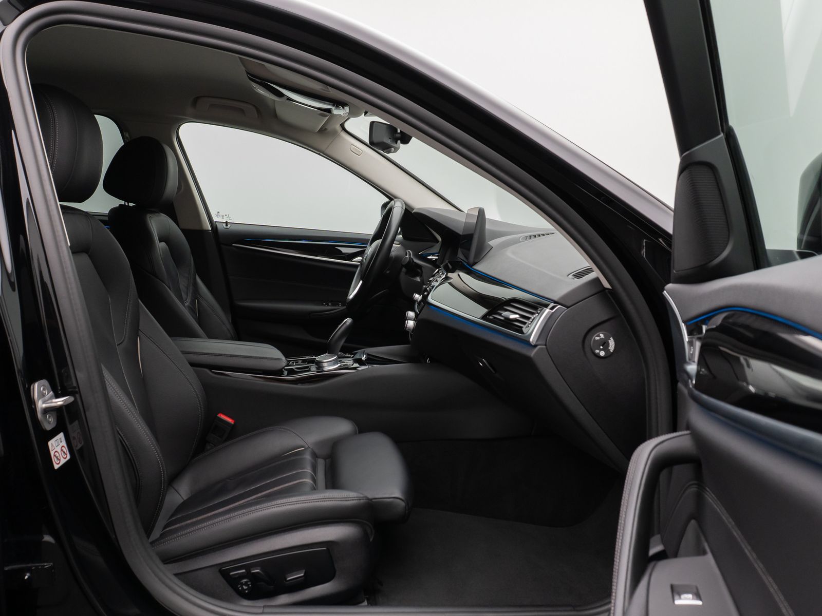 Fahrzeugabbildung BMW 530e Kamera DAB HiFi CockPitPro Fernlichtassist