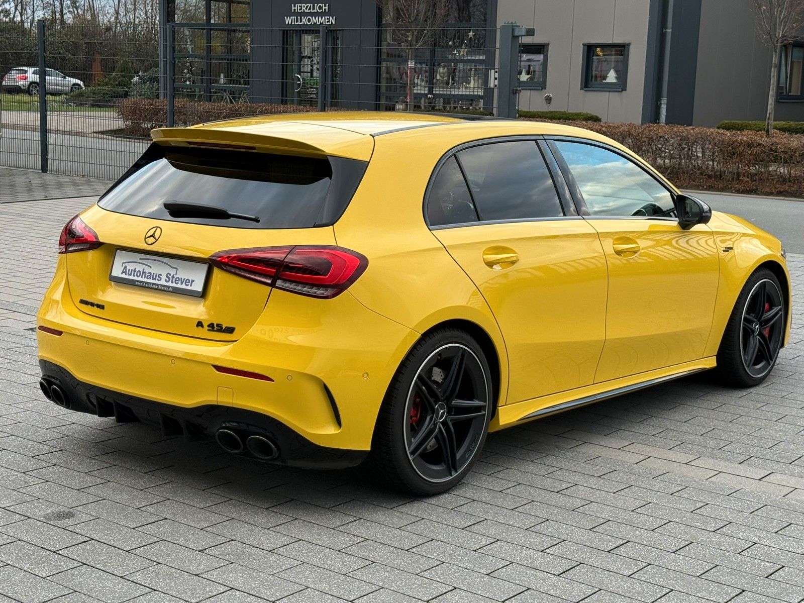 Fahrzeugabbildung Mercedes-Benz A 45 AMG Sonderausstattung: AMG Performance Sit
