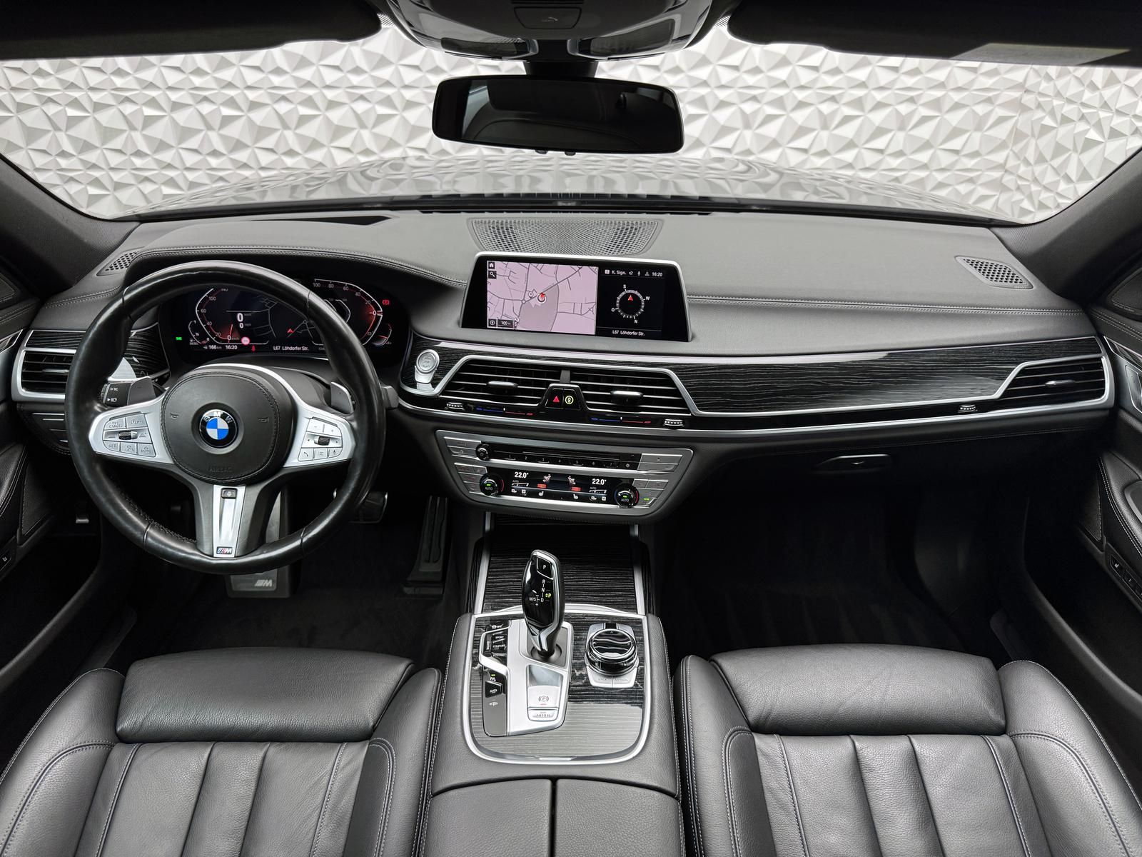 Fahrzeugabbildung BMW d XDR*M-PAKET*H&K*STANDHZG*HUD*MASSAGE*KEY*360°