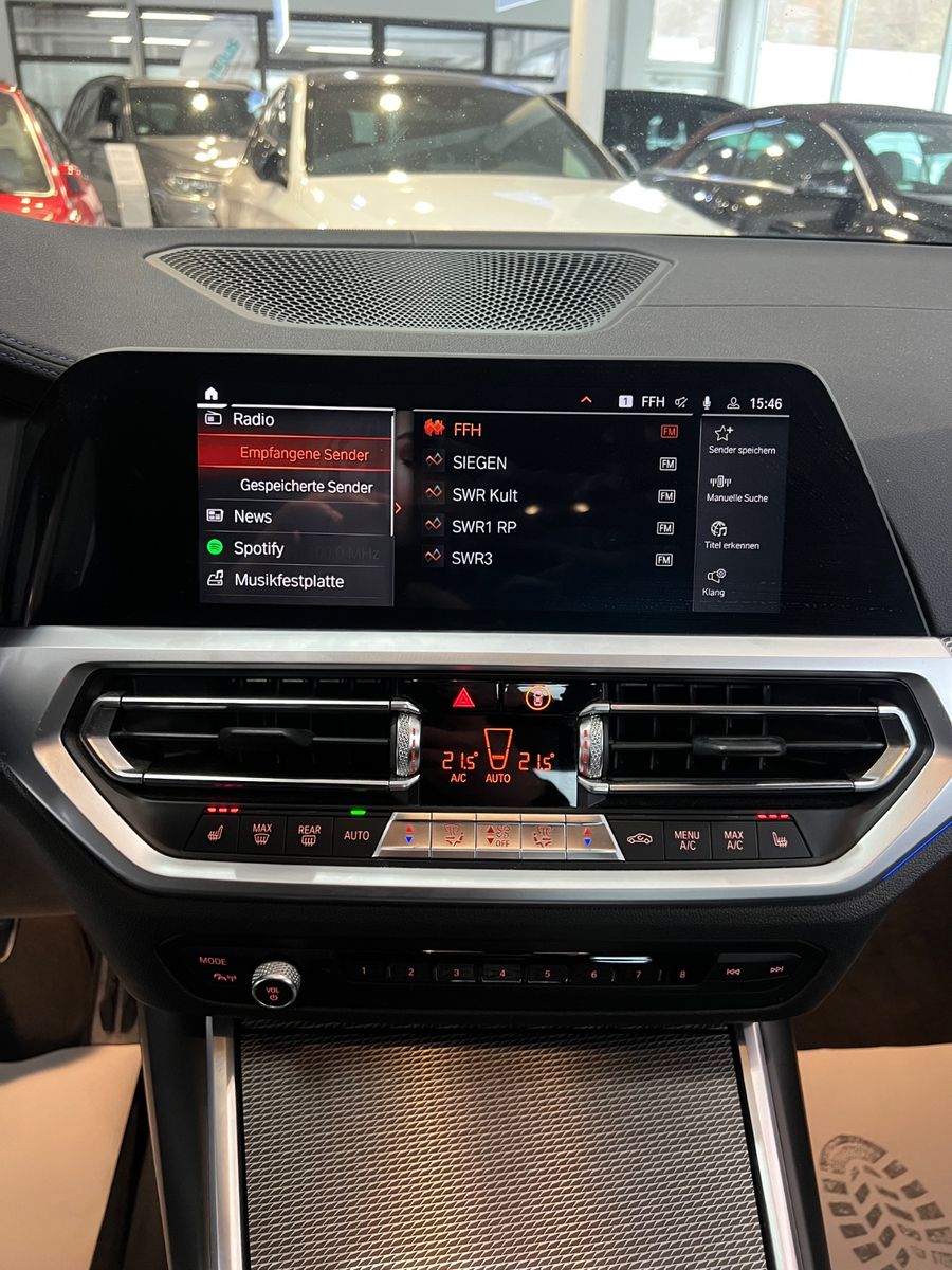 Fahrzeugabbildung BMW 330 i M Sport * Head-Up *Ambiente* LEDER *