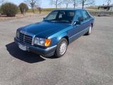 Mercedes-Benz Mercedes w124 300E mitReiserechner und H Z... - Mercedes-Benz 300 aus 1990