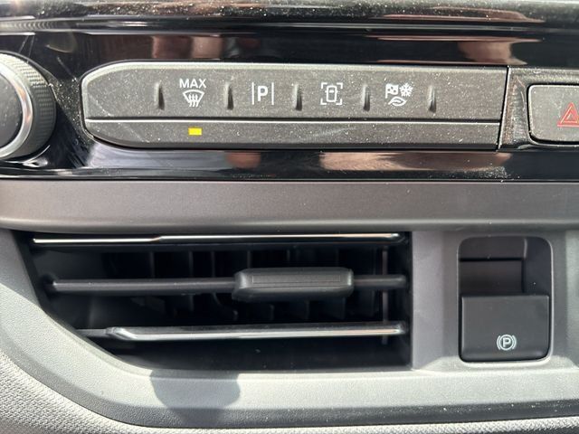 Fahrzeugabbildung Ford Tourneo Custom 2.0 320 L1 Nugget Titanium