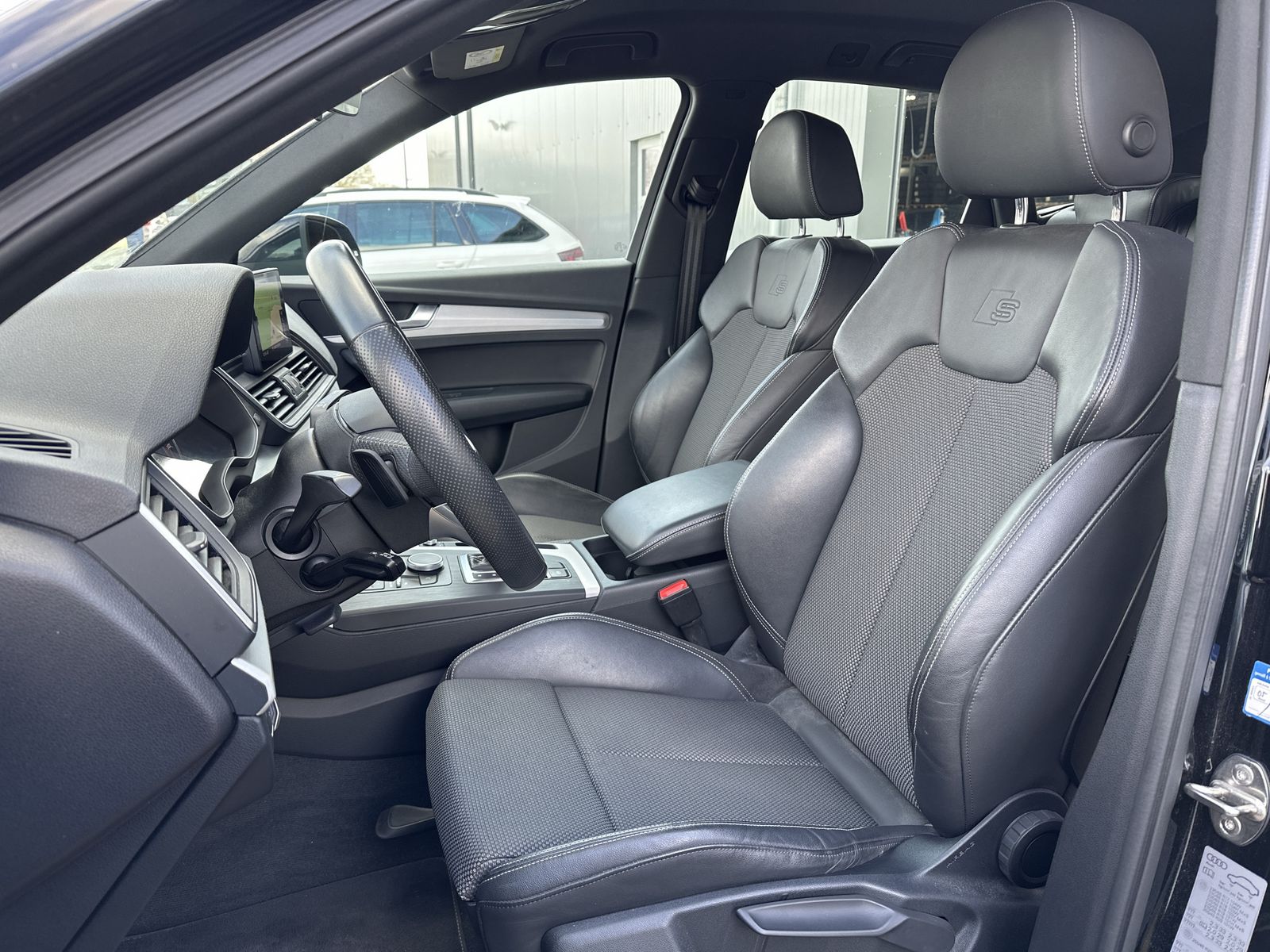 Fahrzeugabbildung Audi Q5 35 TDI S-Line NAV+XEN+AHK+STANDHEIZUNG+1HD+PP