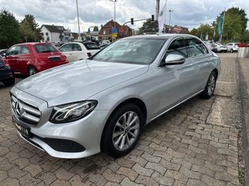 Fahrzeugabbildung Mercedes-Benz E 250 Limousine Avantgarde Pano