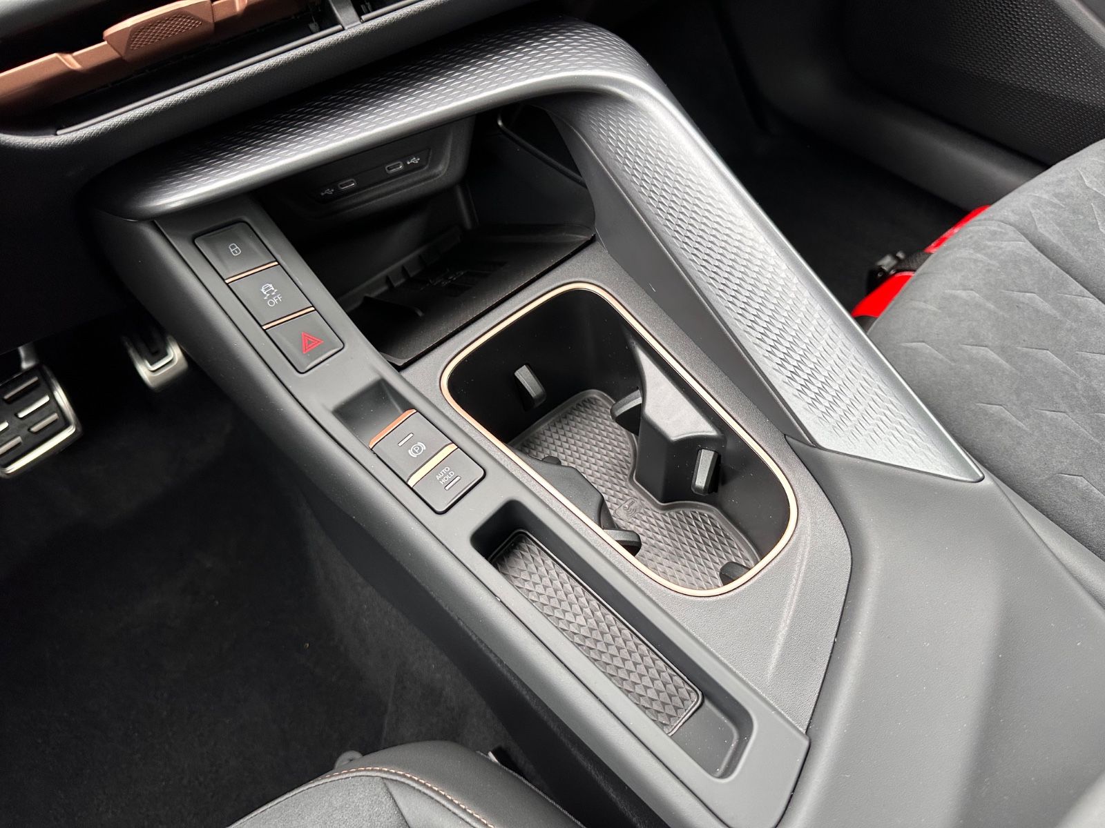 Fahrzeugabbildung CUPRA Terramar 1.5 eTSI DSG Matrix/Pano/AHK/ACC/360°