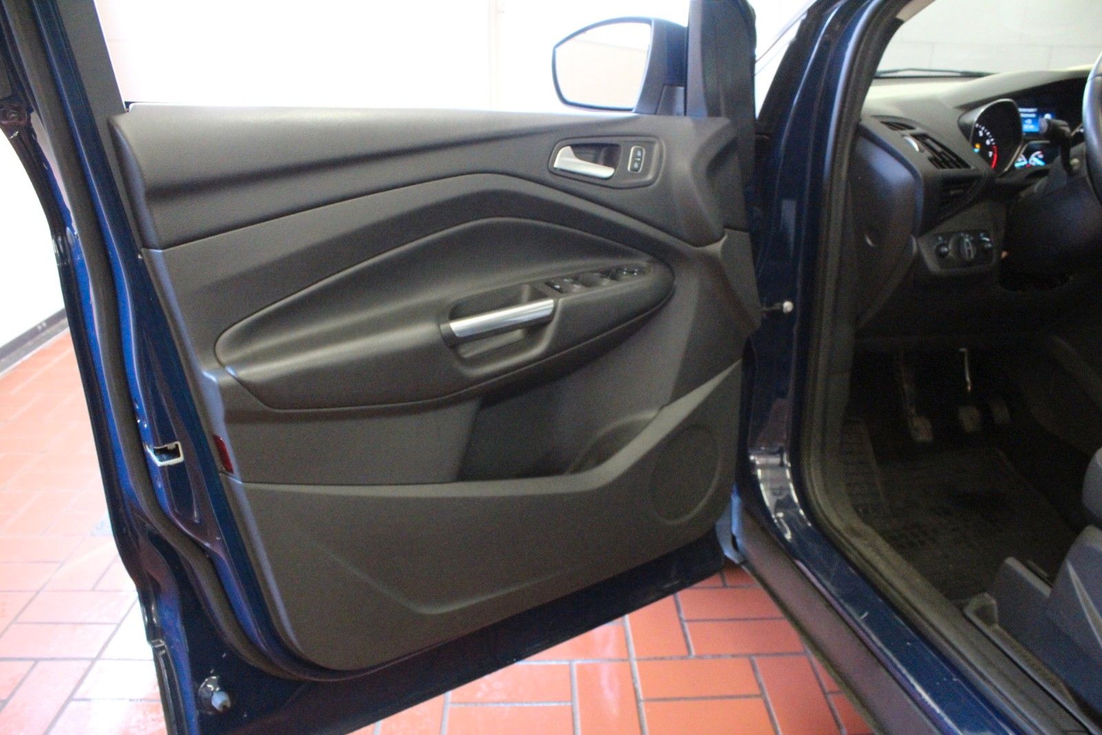 Fahrzeugabbildung Ford Kuga 1,5 Trend 4x2 Gewerbespecial