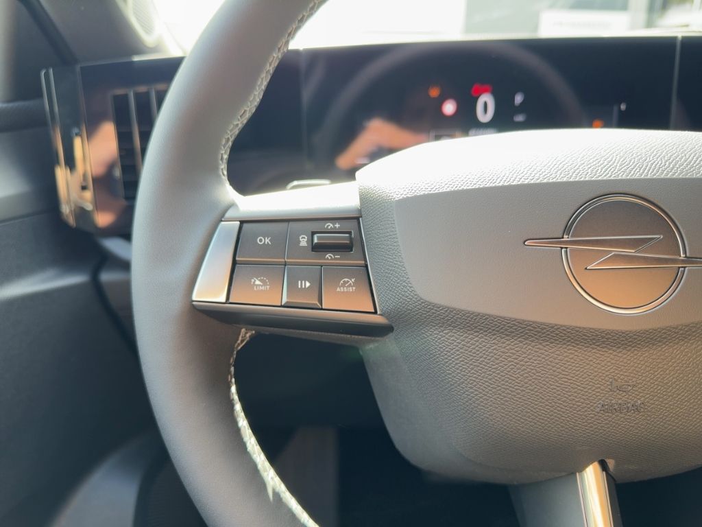 Fahrzeugabbildung Opel Astra GS WINTERPAKET ALLWETTER RÜCKFAHRKAMERA