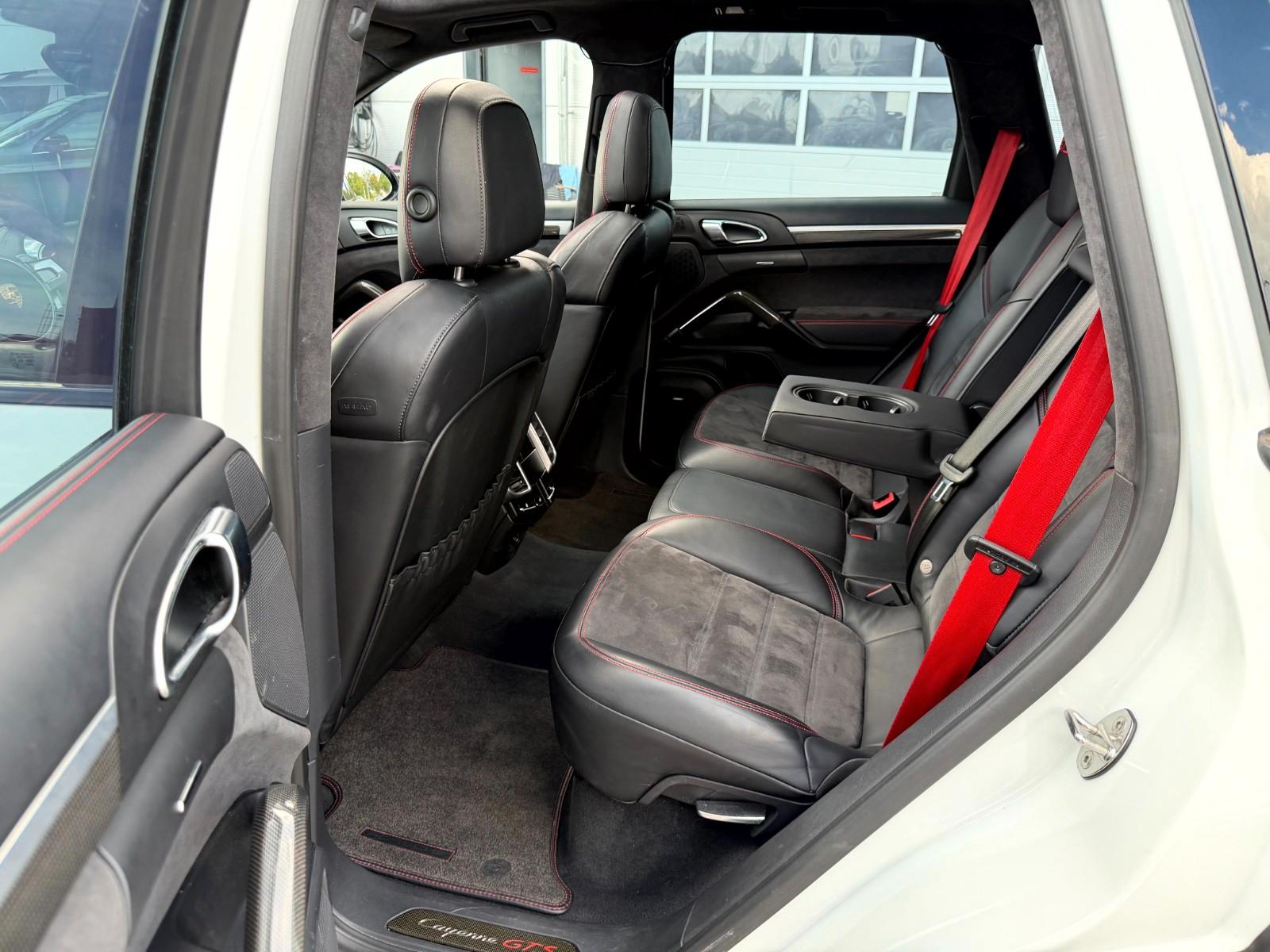 Porsche Cayenne GTS **APPROVED 9/2027** Pano_Luft_StandH