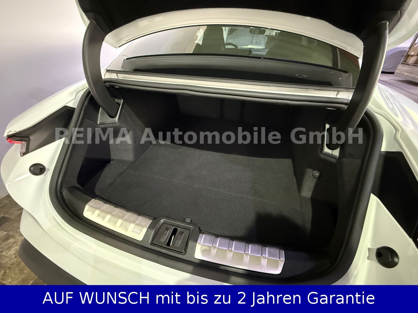 Fahrzeugabbildung Porsche Taycan 4 S inklusive Batteriezertifikat, Bose