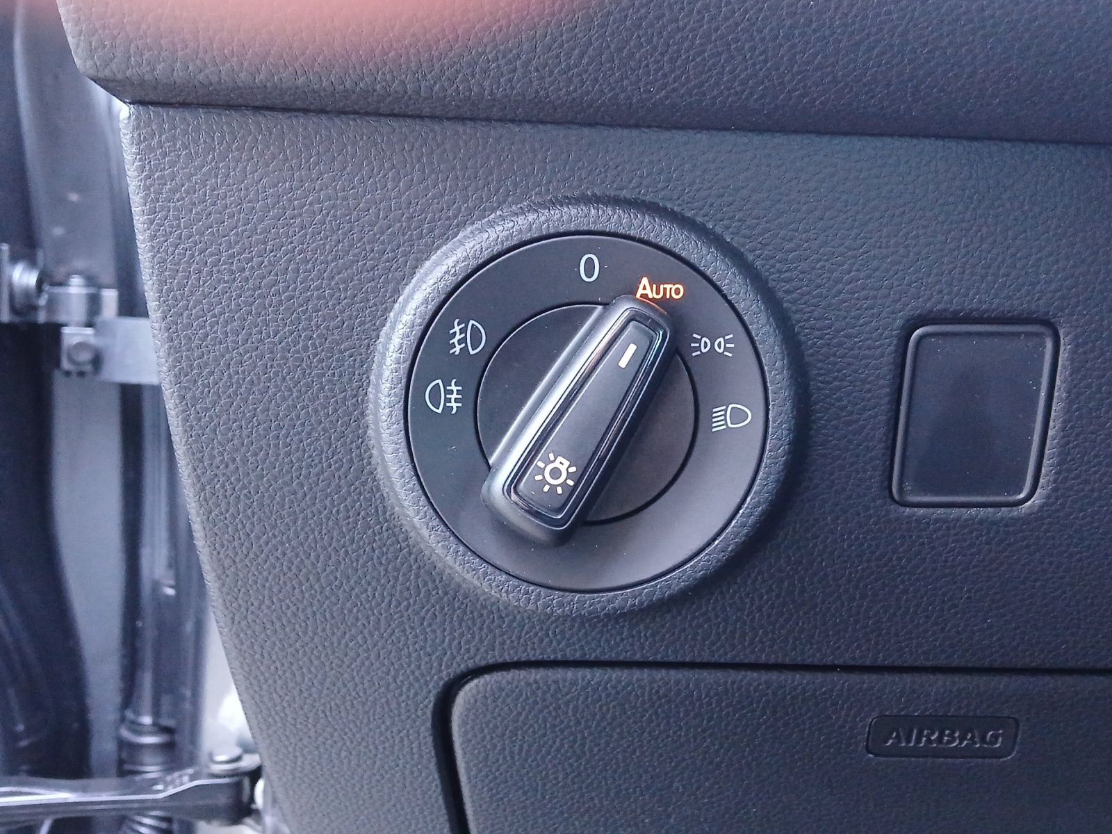 Fahrzeugabbildung SEAT Ateca 1.5 TSI DSG Road Edition LED Keyless