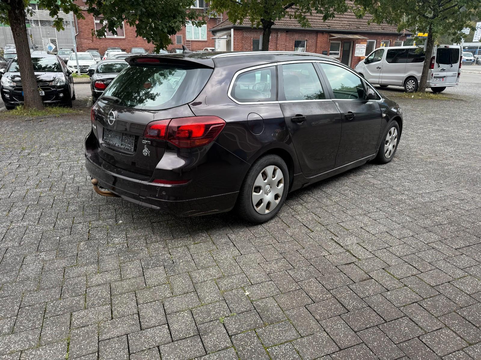Opel Astra 2012 — photo 5
