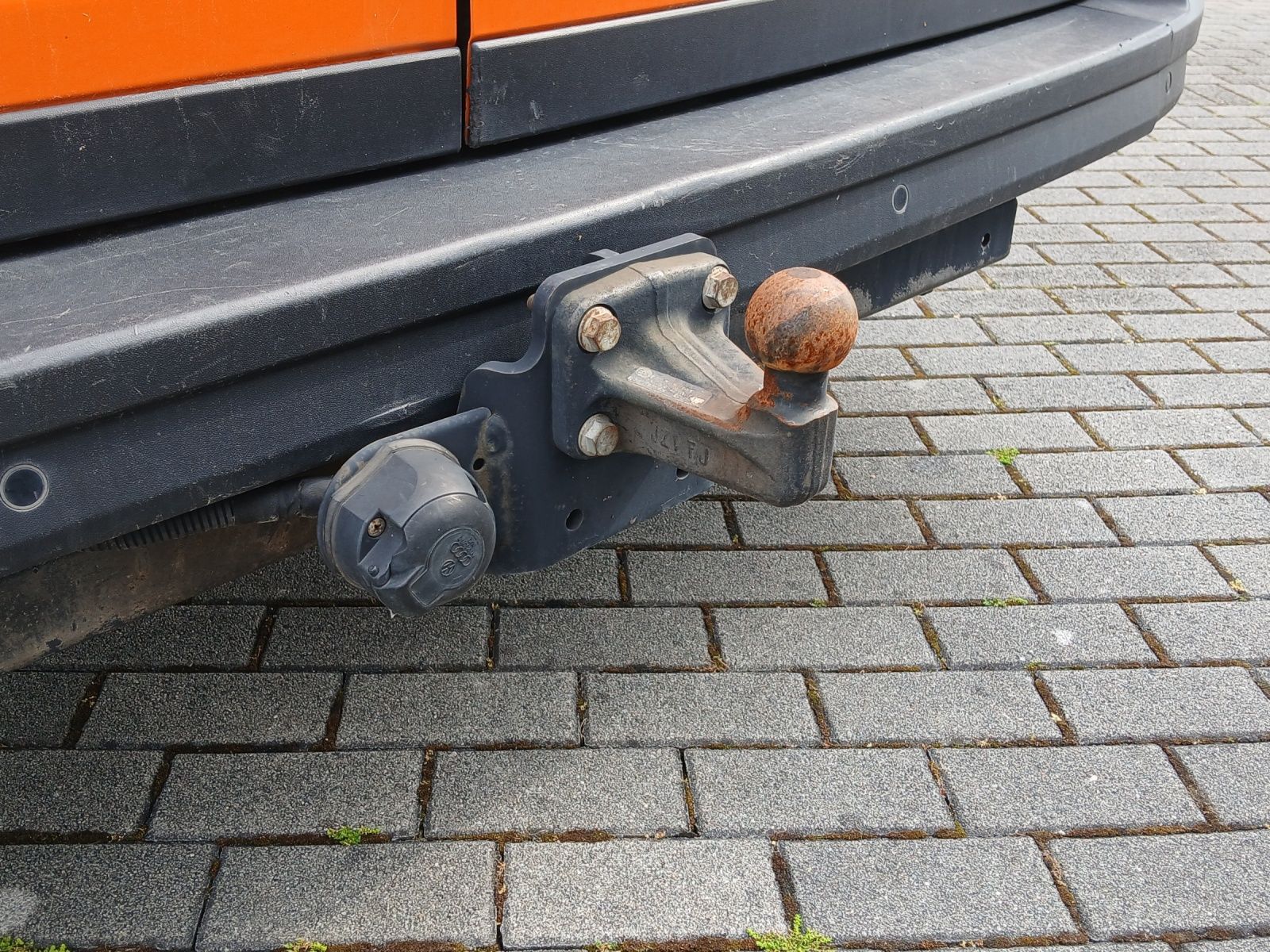 Fahrzeugabbildung Volkswagen Crafter Kasten 35 MR HD AHK KLIMA GRA PDC RFK