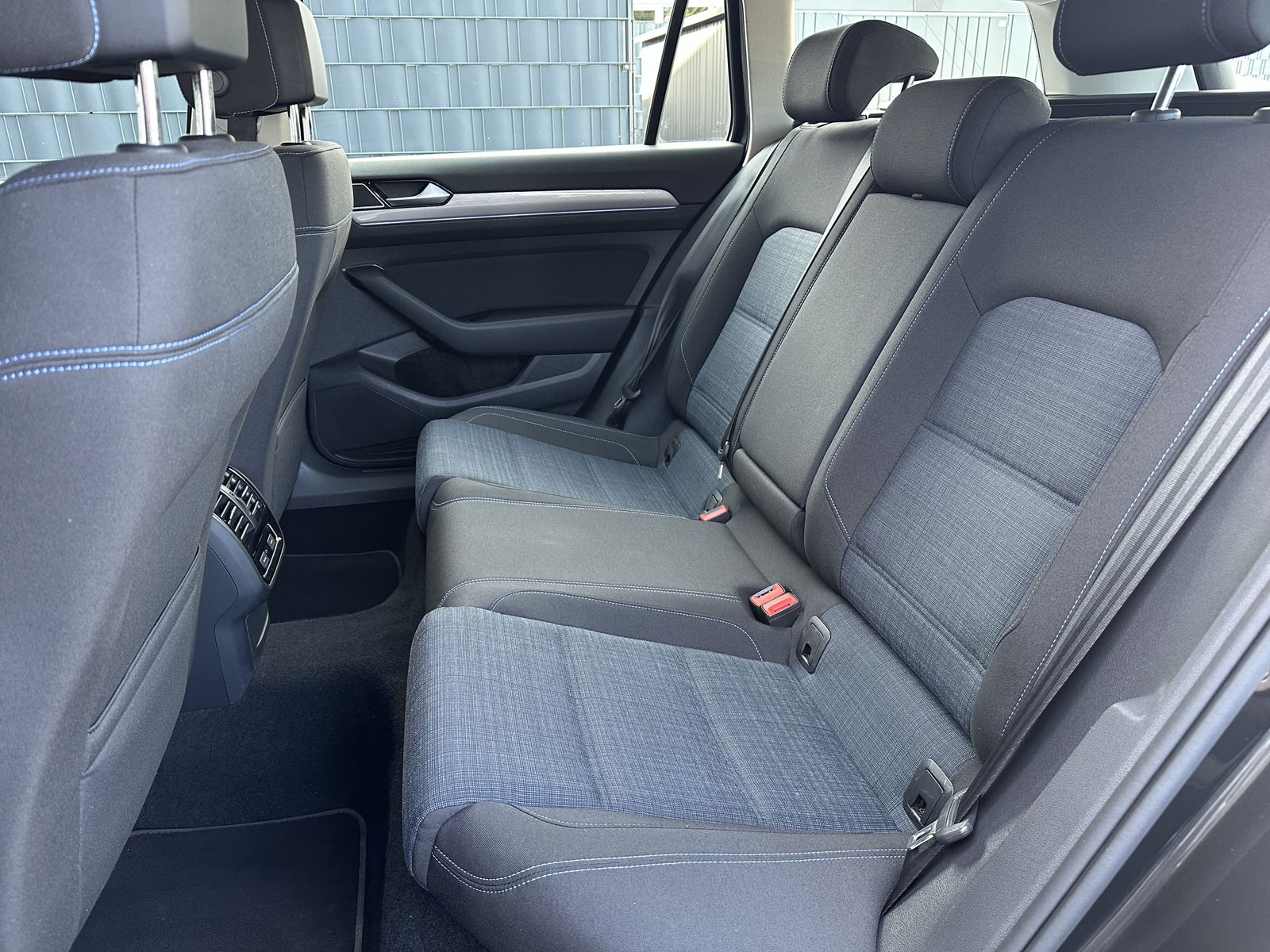 Fahrzeugabbildung Volkswagen Passat Variant 1.4 TSI DSG GTE NAV+LED+ACC+VCOCK