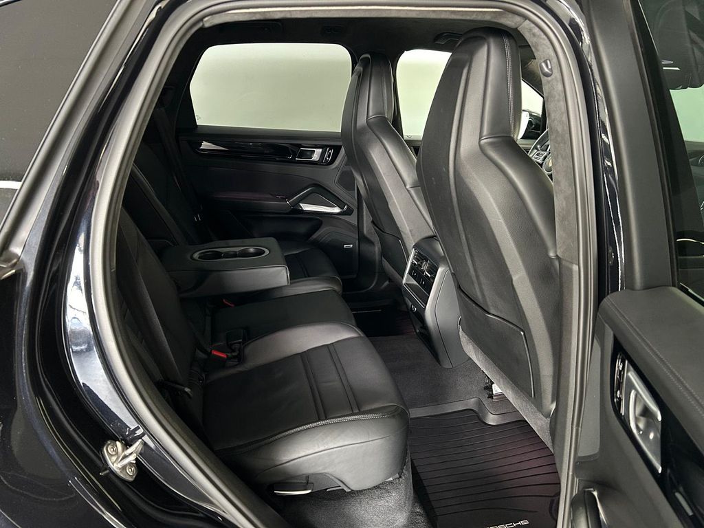 Porsche Cayenne Turbo*LUFT*GTS-SITZE*BOSE*MEMORY*AHK*LED