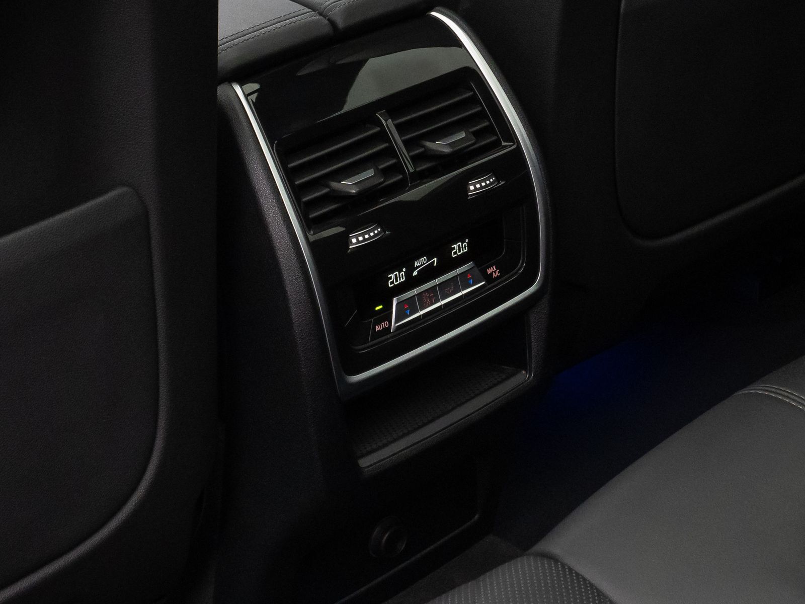 Fahrzeugabbildung BMW X5 xD30d M Sport Panorama 360°HUD HiFi Komfort