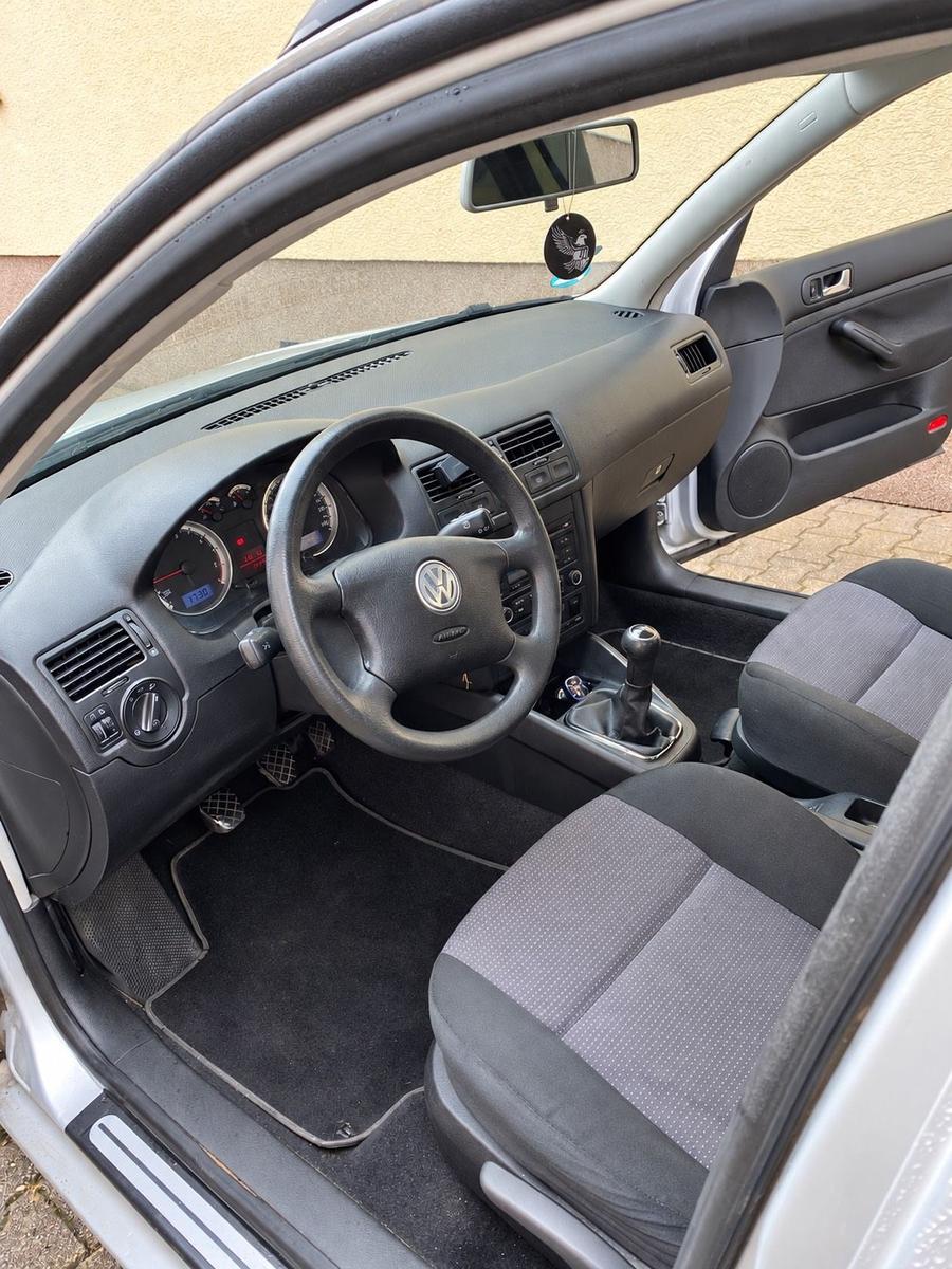 Volkswagen Golf 2006 — interior