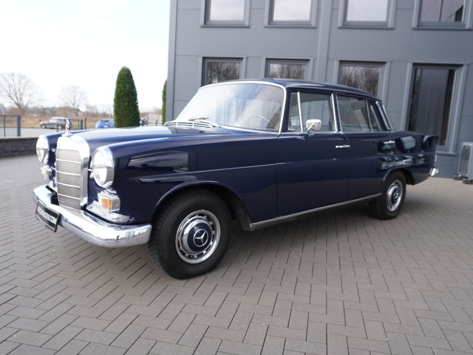Fahrzeugabbildung Mercedes-Benz 200