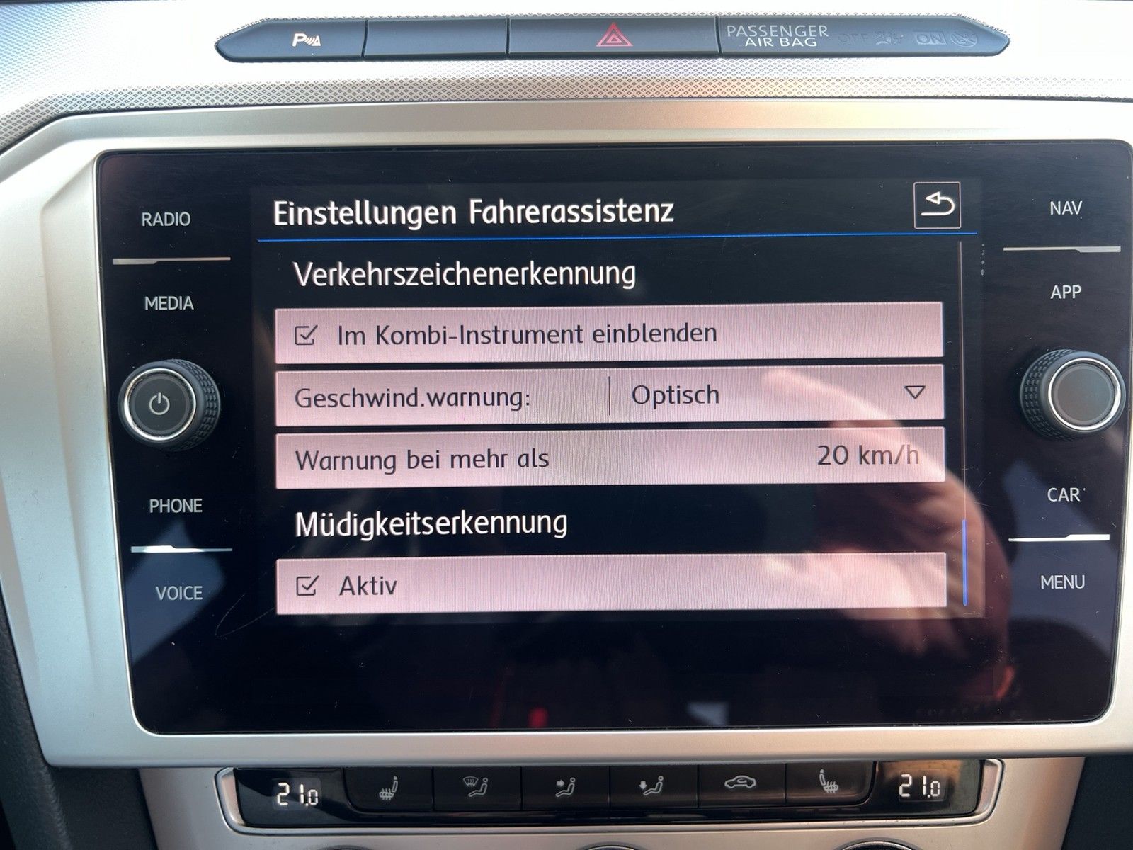 Fahrzeugabbildung Volkswagen Passat Variant TSI Comfortline BMT LED Navi ACC