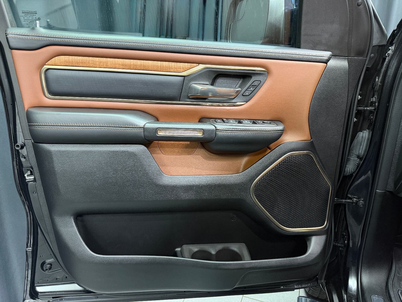 Fahrzeugabbildung Dodge RAM 1500 5.7 HEMI 4x4 Longhorn|AHK|NAVI|PANO