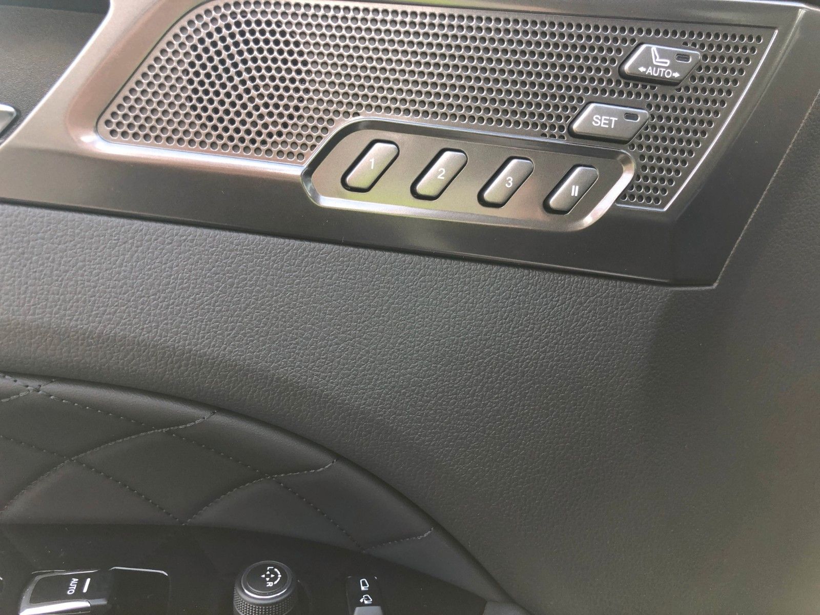 Fahrzeugabbildung KGM REXTON+BLACKLINE+LEDER+360°KAMERA+ELEKTR.SITZE++