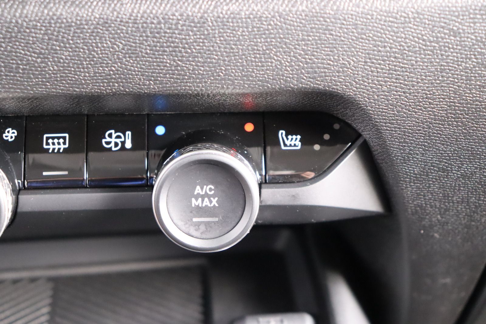 Fahrzeugabbildung Citroën C4 Shine PT 130 * HUD * LED * Navi *