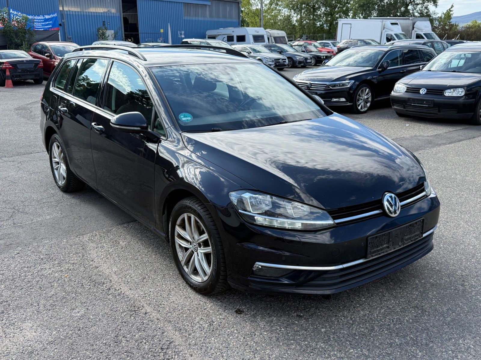 Volkswagen Golf - 1