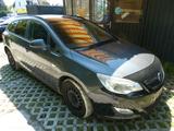 Opel Astra J Sports Tourer Edition motor getriebe ok - Opel Astra: Getriebe