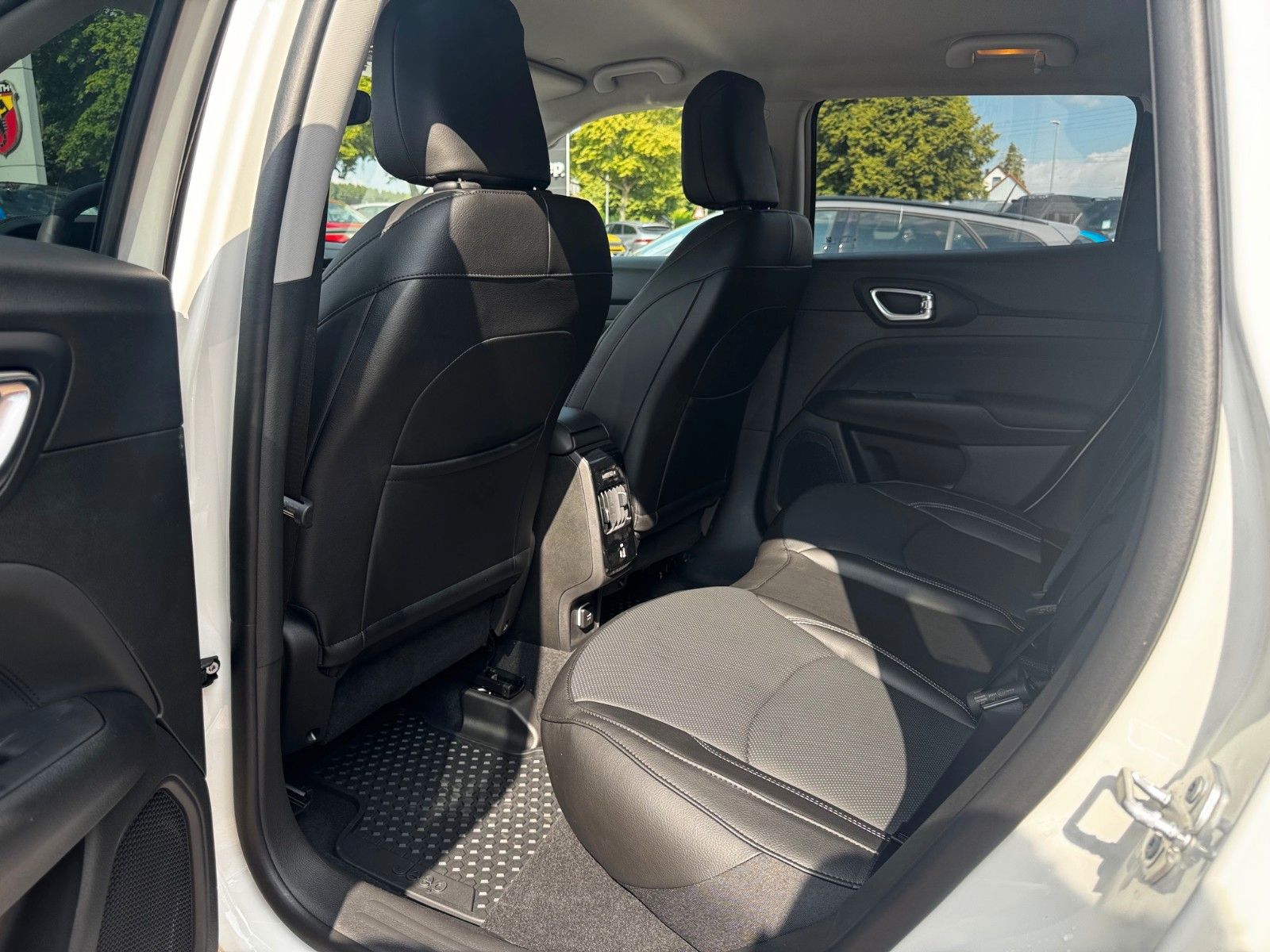 Fahrzeugabbildung Jeep Compass 1.5l Summit Navi Sitzbelüftung 360° ACC