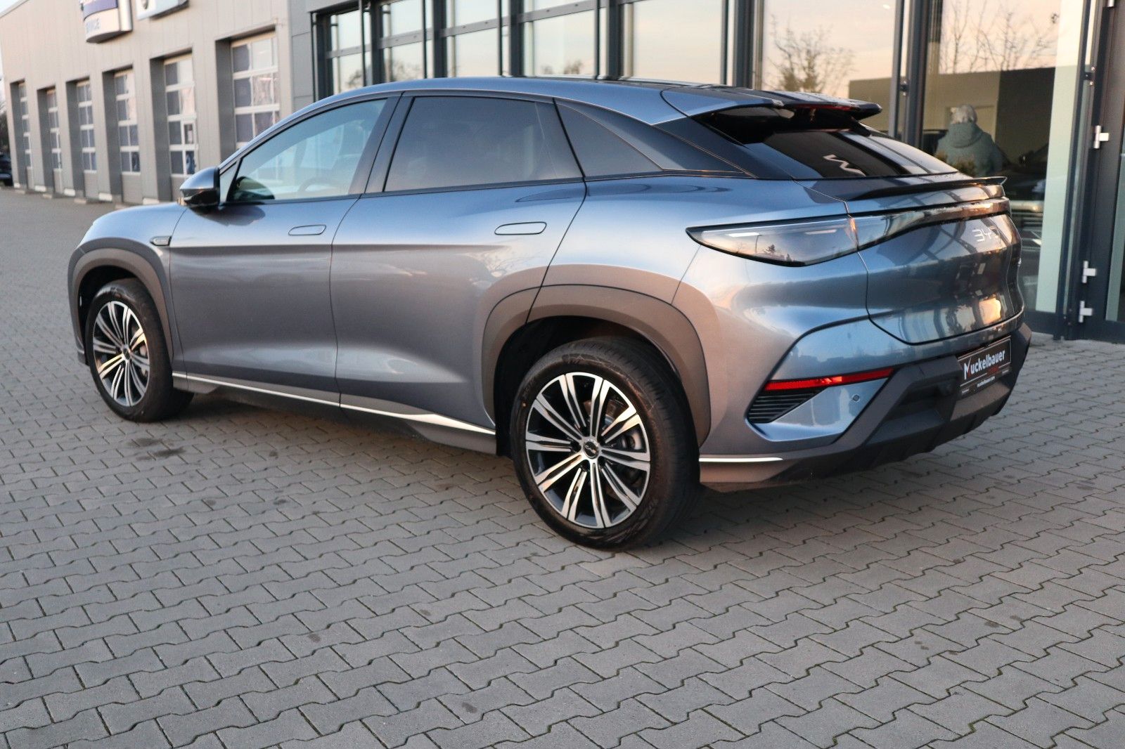 BYD SEALION 7