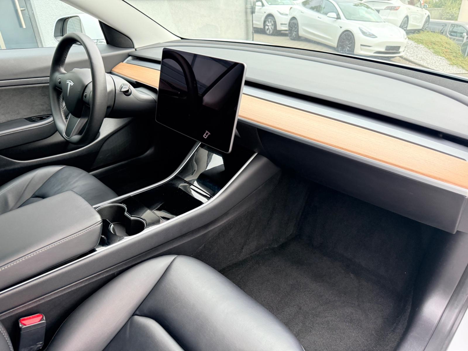 Tesla Model 3 Standard Range Plus | 283 ch | BVA | Toit panoramique | Cuir | Sièges chauffants AV/AR | Attelage amovible