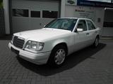 Mercedes-Benz E 200 2.HAND, ERST 63.000 km - gebrauchte Mercedes-Benz E 200 aus dem Jahr 1994