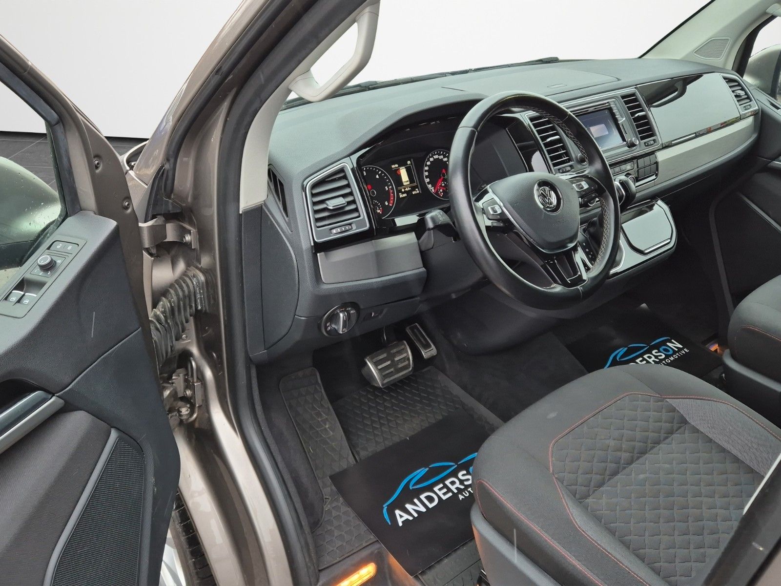 Fahrzeugabbildung Volkswagen T6 2.0 TDI COMFORT DSG AHK LED KAM STHZ WINTERR