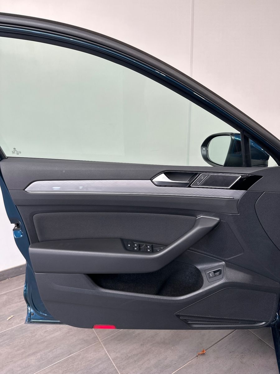 Fahrzeugabbildung Volkswagen Passat Variant 2.0 TDI DSG NAV+IQ-LIGHT+ACC
