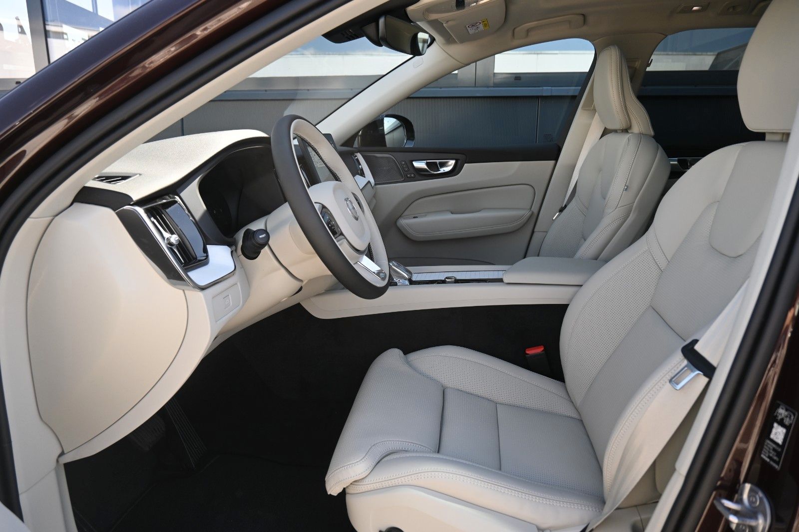 Fahrzeugabbildung Volvo XC60 B5 B AWD Plus Dark*FSHZG*PANO*360°*ACC