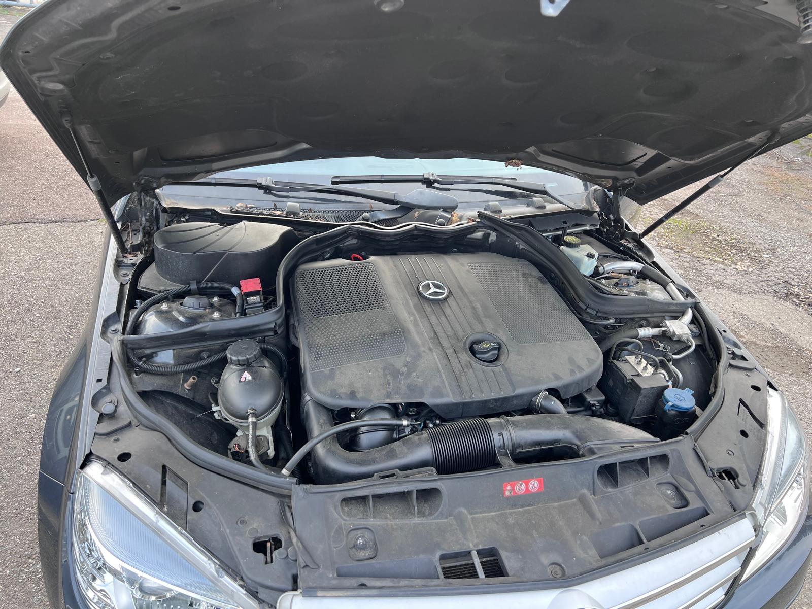 Mercedes-Benz C200 2010 — photo 10