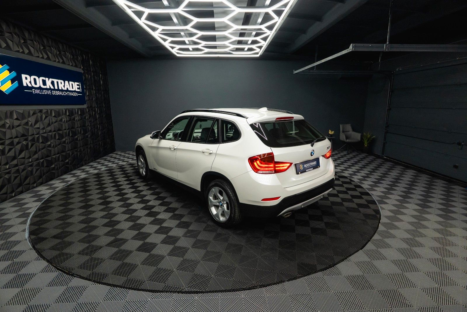 Fahrzeugabbildung BMW X1 xDrive20d Sport Line Autom. Bi-Xenon*Perlmutt