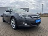 Opel Astra J Lim. 5-trg. Sport - Opel Astra aus 2011: J