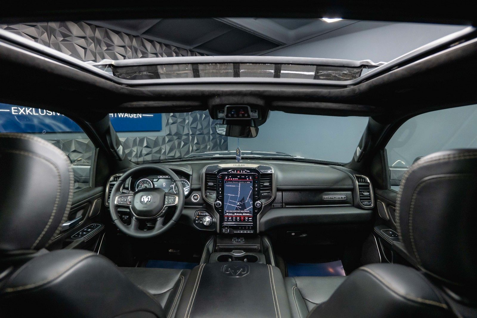 Fahrzeugabbildung Dodge RAM 5.7 V8 HEMI 4x4 NIGHT LARAMIE *Pano*RAMBOX*