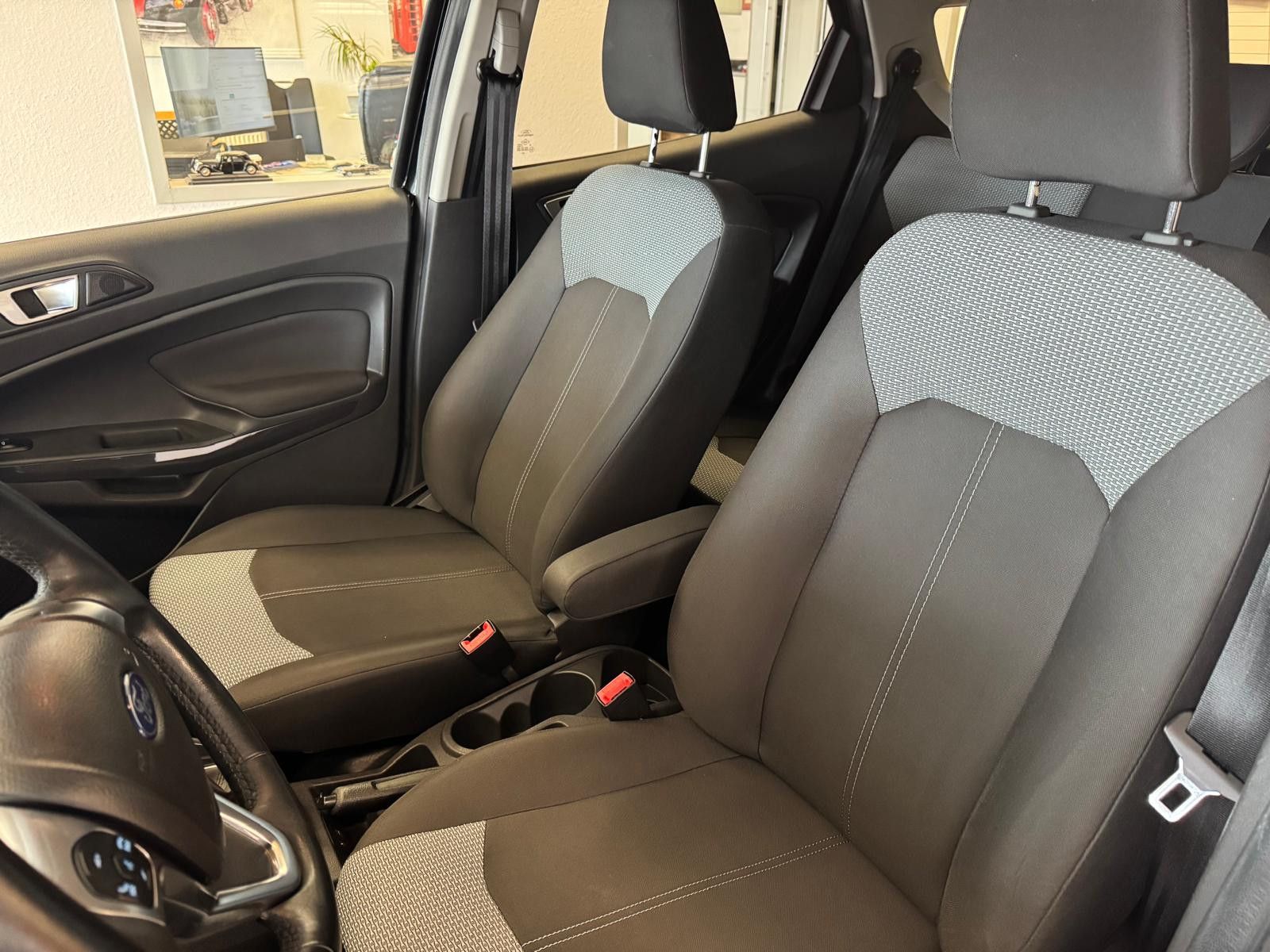Fahrzeugabbildung Ford EcoSport Trend / AHK/ NAVI/ KAMERA/ GARANTIE